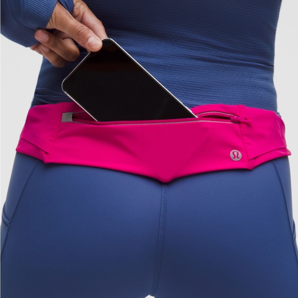 lululemon athletica Fast and Free Run Belt Bag in Lavender Frost